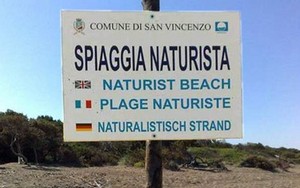 Spiaggia naturista FKK a pochi km dall'agricampeggio naturista Bnatural naturism & Glamping